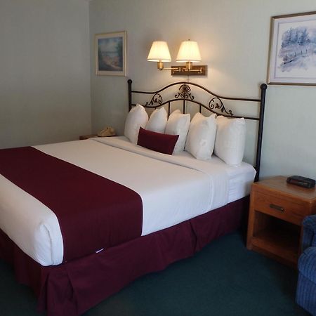 Americas Best Value Inn Сент-Игнас Номер фото