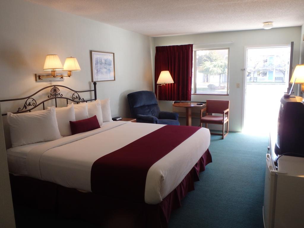 Americas Best Value Inn Сент-Игнас Номер фото