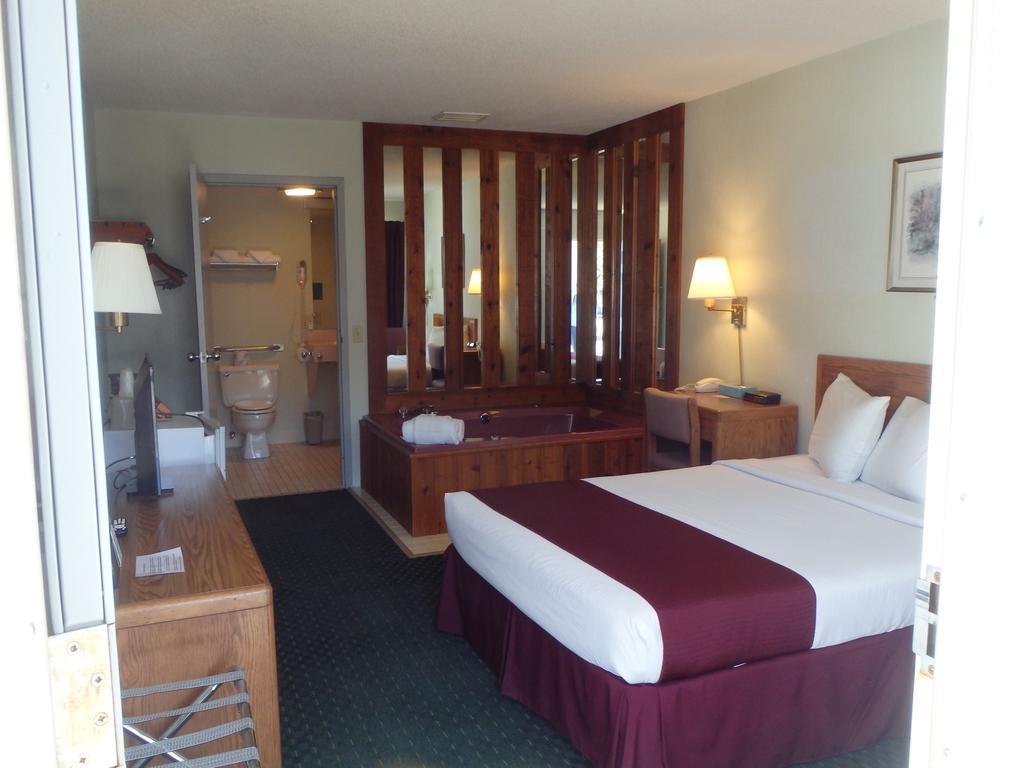 Americas Best Value Inn Сент-Игнас Номер фото