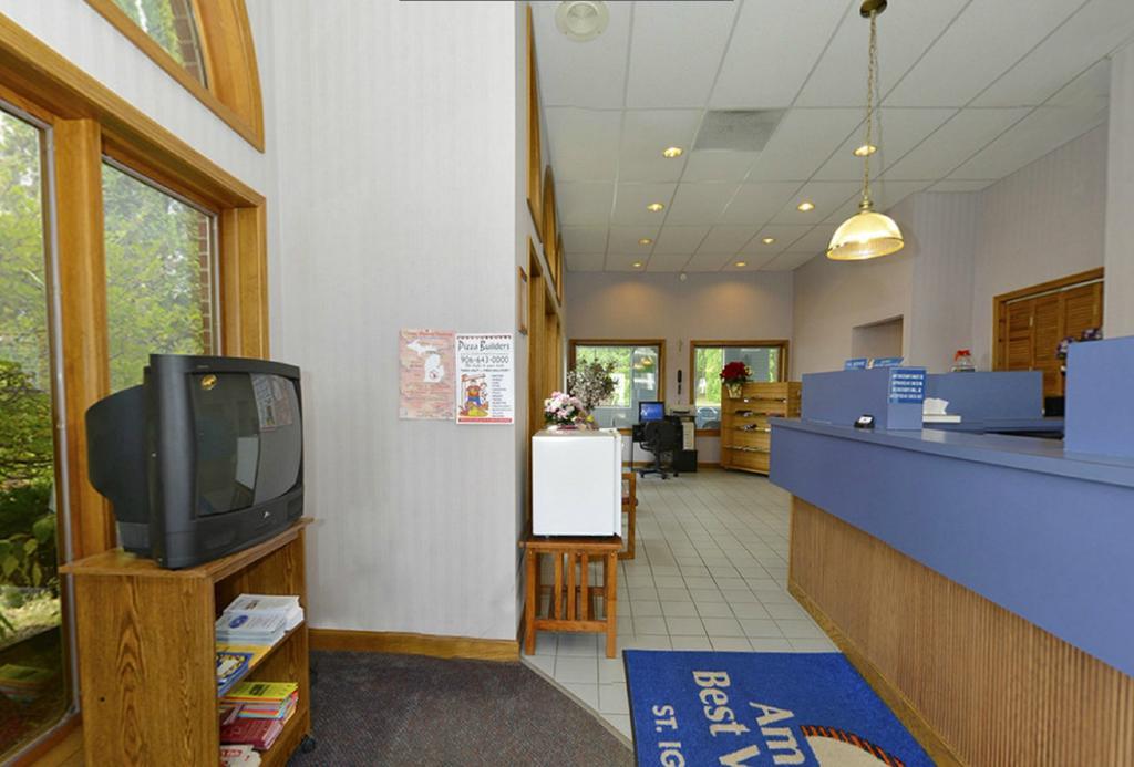 Americas Best Value Inn Сент-Игнас Экстерьер фото