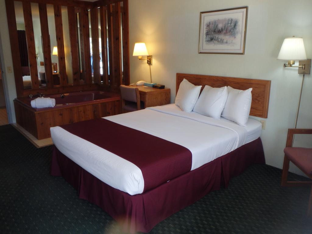 Americas Best Value Inn Сент-Игнас Экстерьер фото