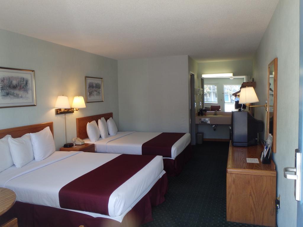 Americas Best Value Inn Сент-Игнас Экстерьер фото