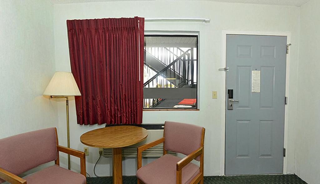 Americas Best Value Inn Сент-Игнас Экстерьер фото