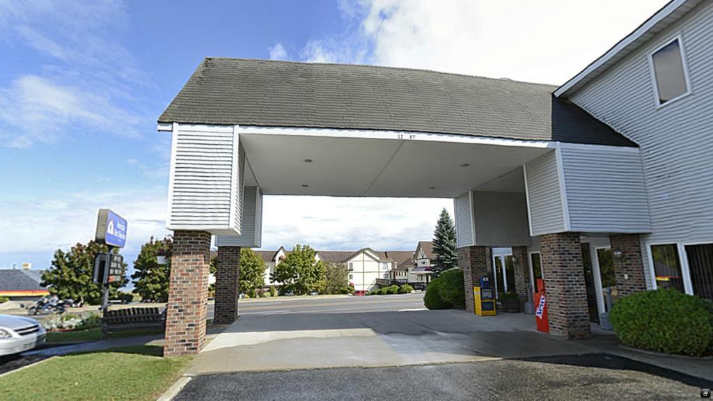 Americas Best Value Inn Сент-Игнас Экстерьер фото