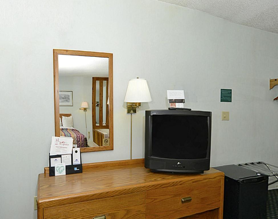 Americas Best Value Inn Сент-Игнас Номер фото