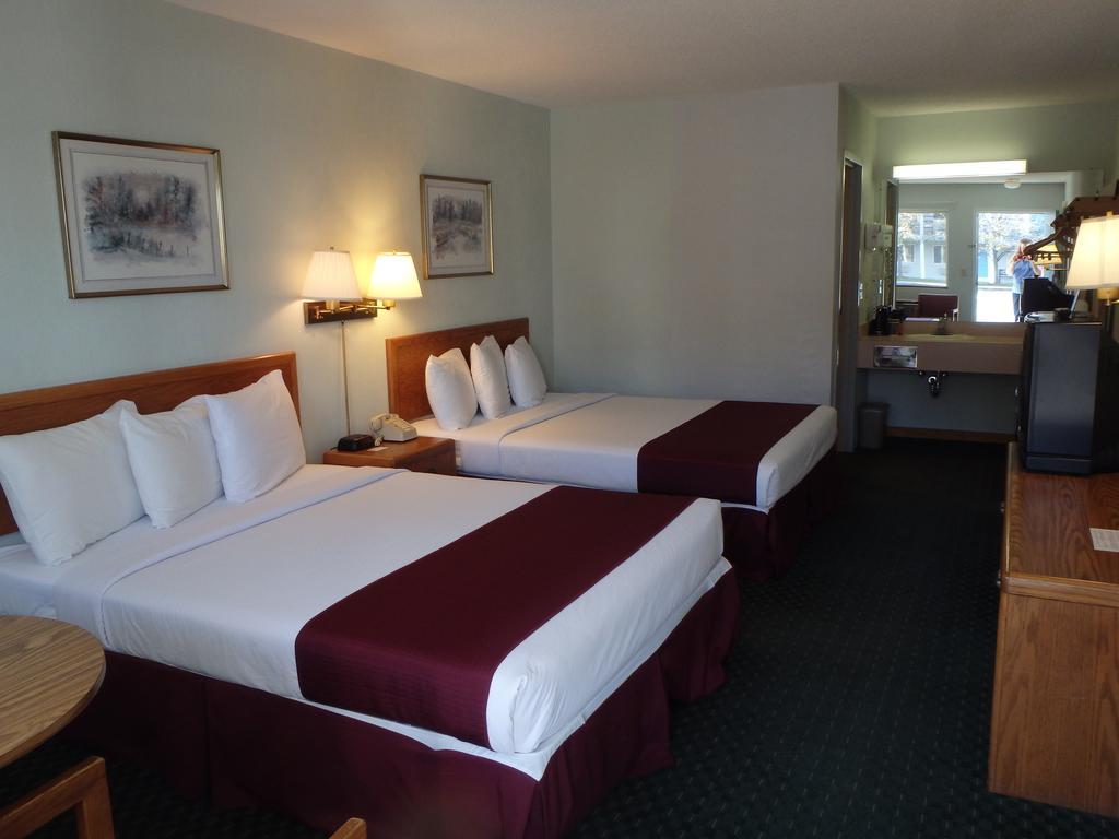 Americas Best Value Inn Сент-Игнас Экстерьер фото